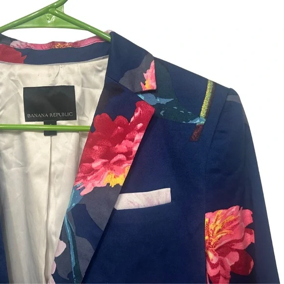 Banana Republic Women’s Floral Blazer - Picture 2 of 3
